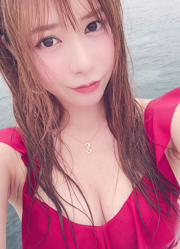 元AKB48河西智美(26)の自画撮りの胸チラ谷間がぐうシコｗｗ【エロ画像】