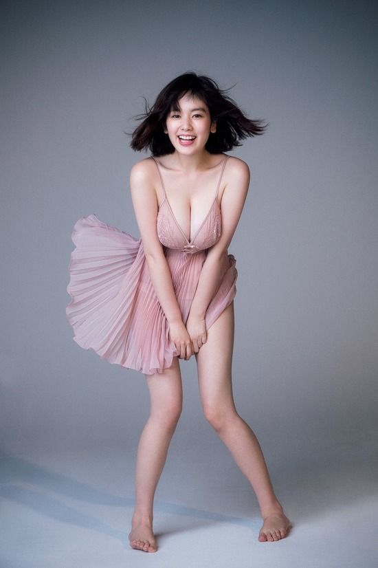筧美和子(24)のパンツ透けてるセクシー衣装が抜けるｗｗ【エロ画像】
