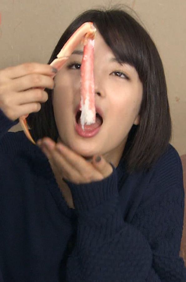 広瀬すず(18)疑似フェラエロキャプ画像が美味しそうにチンポ舐めしてるみたいでエロい！