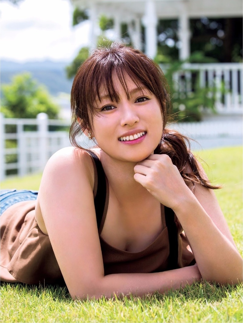 深田恭子(35)カレンダーでのさり気ない胸チラに着衣巨乳がぐうシコｗｗ【エロ画像】
