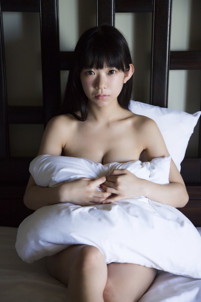 長澤茉里奈(22)合法ロリ娘の手ブラヌードグラビアｗｗ【エロ画像】