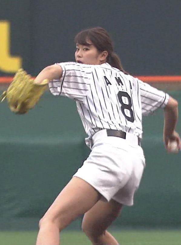 稲村亜美(21)始球式のキャプが毎回オナネタにされる始球式芸人ｗｗ【エロ画像】