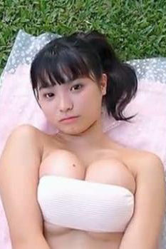 片岡沙耶(24)下乳天使の極小変態水着姿がぐうシコｗｗ【エロ画像】