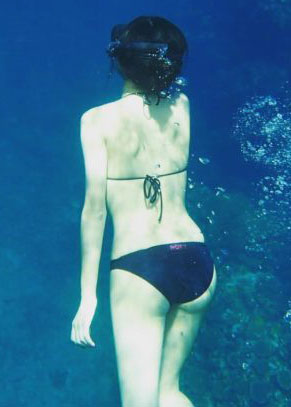 小島瑠璃子(24)のインスタのダイビング水着姿がエロいｗｗ【エロ画像】