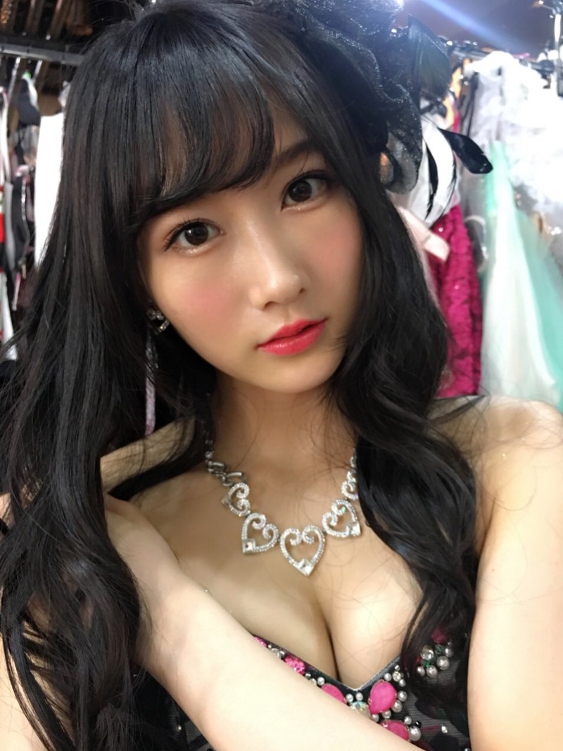 矢倉楓子(19)キャバすか学園で見せたキャバ嬢ドレスから見える胸チラおっぱいがけしからんｗｗ【エロ画像】