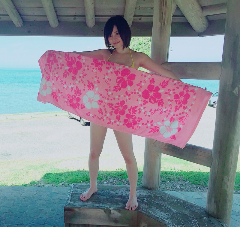 岩田華怜(18)ストーカー被害でAKB卒業した女優の水着グラビアがぐうシコｗｗ【エロ画像】