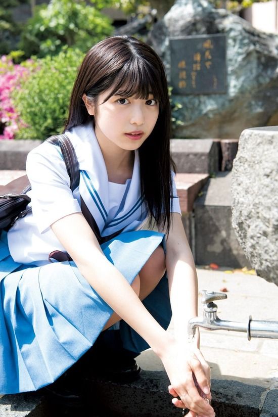 りおちょんこと吉田莉桜(16)の初グラビアの透明感がけしからんｗｗ【エロ画像】