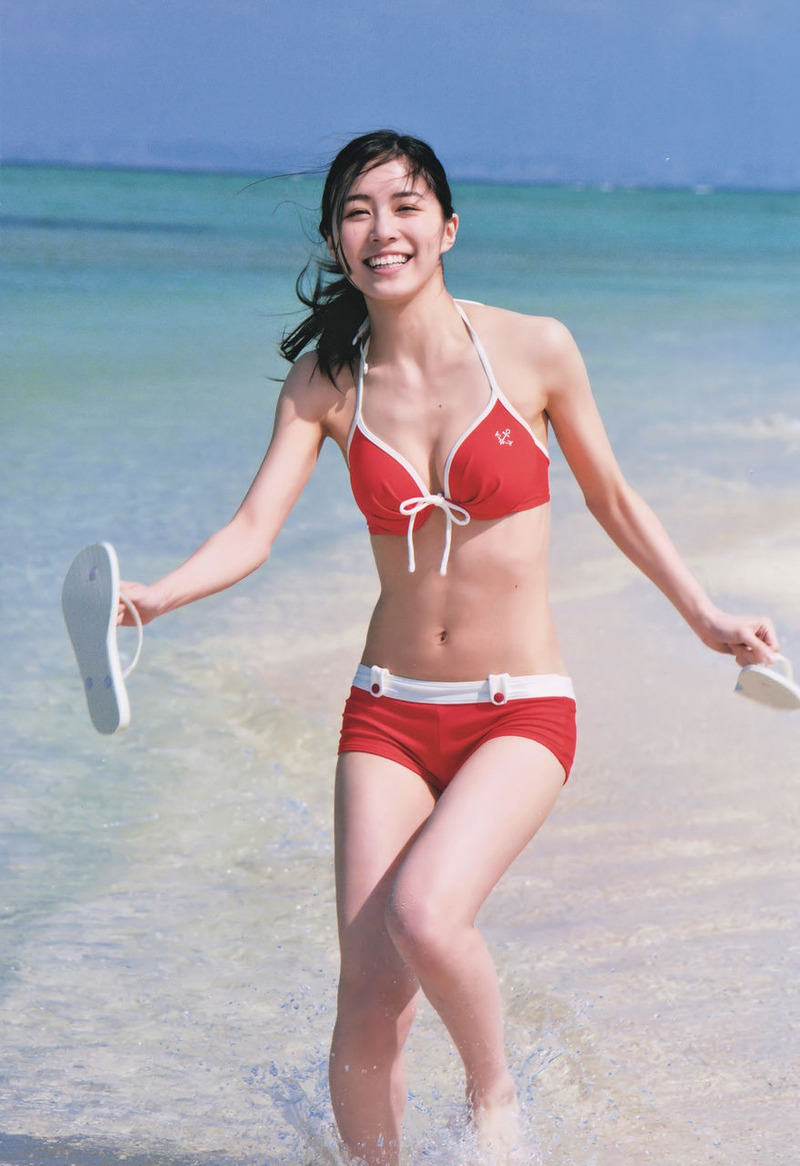 SKE松井珠理奈(18)のドスケベビキニ姿がエロい！健康的な色白ボディにフルボッキ【エロ画像】